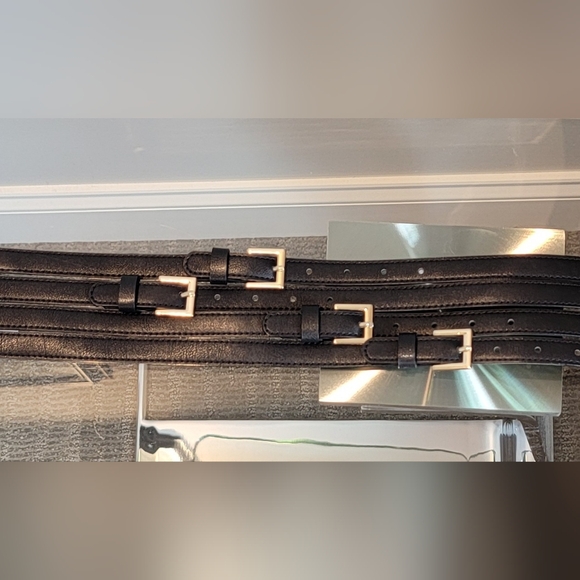 The Limited Black Buckle Belt Sz: S - Picture 5 of 9